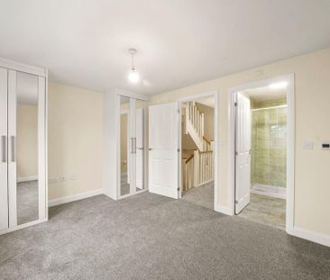 4 bedroom semi-detached house to rent - Photo 3