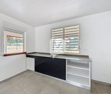 Location Maison 5 pièces 133m² REMIRE MONTJOLY 97354 - Photo 1