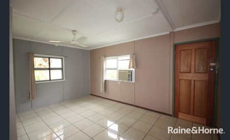 2/2 Roberts Avenue, North Mackay, QLD 4740 - Photo 5