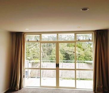 Two Bedroom Birkenhead unit - Photo 2