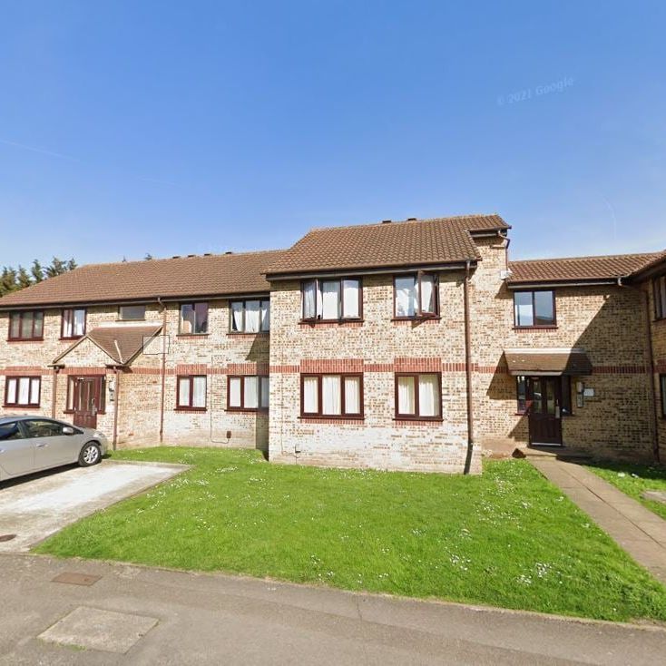 Conway Gardens, Essex, Grays - Photo 2