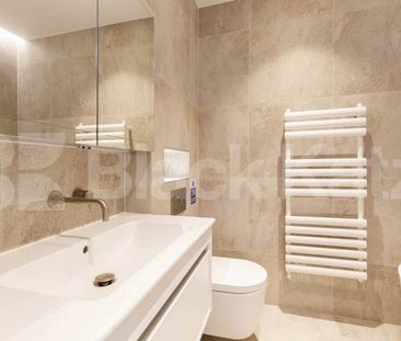 Stunning 3 bed 2 bath house split over 3 floors with a patio area. - Photo 6