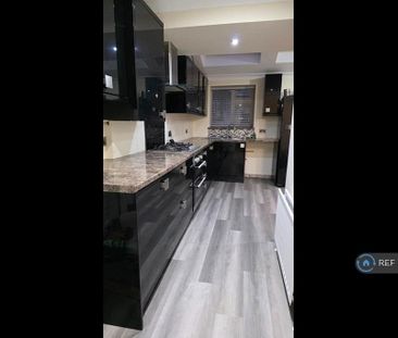 3 bedroom semi-detached house to rent - Photo 6