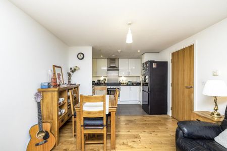 3 bedroom flat to rent - Photo 2