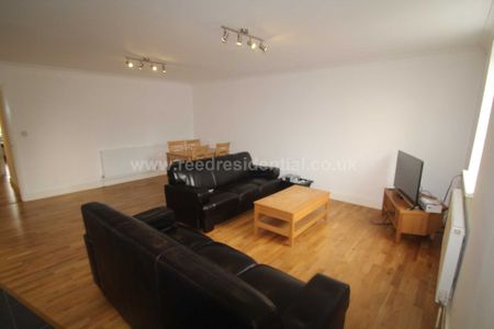 Exeter Road, Birmingham. First Floor four bedroom purpose built flat. - Photo 3