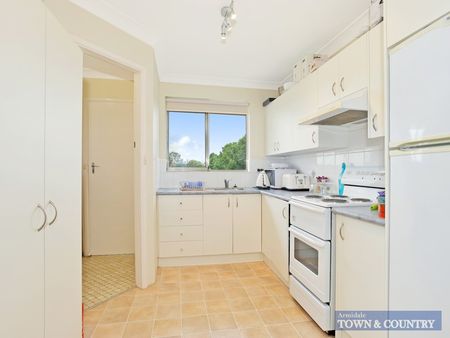 LIGHT & BRIGHT TWO BEDROOM UNIT - Photo 4