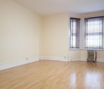 Chertsey Bridge Road, Chertsey - Photo 2