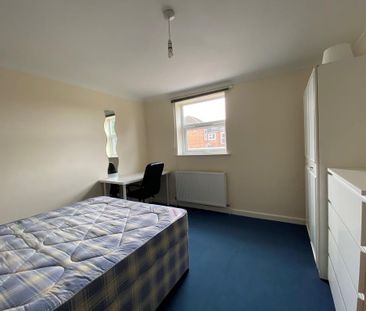 5 bedroom semi-detached house to rent - Photo 2