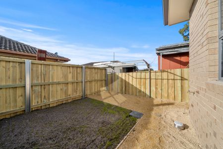 Modern 3 Bedroom Unit In Great Location - Photo 3