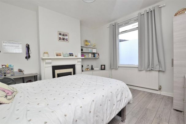 4 bedroom terraced house to rent - Photo 1