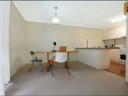 Neat & Presentable 3-Bedroom Unit in Leafy East Toowoomba - Photo 5