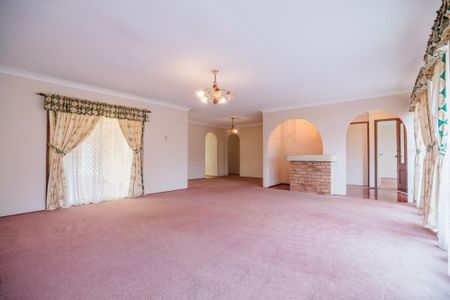 3 Gareth Cl, Mount Colah NSW 2079 - House For Rent | Domain - Photo 2