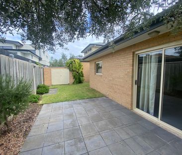 Comfort and charm in great location - Photo 6