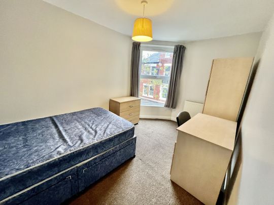 Room 8, 1a, Elmsley Street, Preston - Photo 1