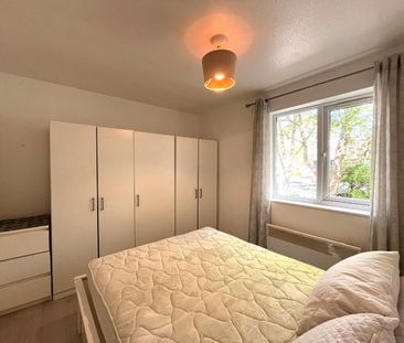 Emerald Close, London - Photo 4