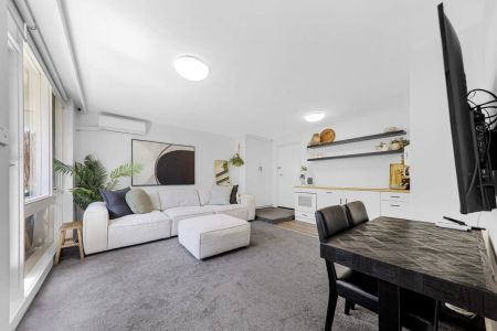 Spacious and Chic Apartment in Lifestyle Location - FURNISHED - Photo 4