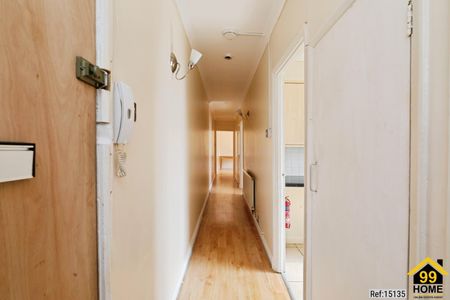 2 bed Apartment in Victoria Road , Romford, RM1 2JS - Photo 4