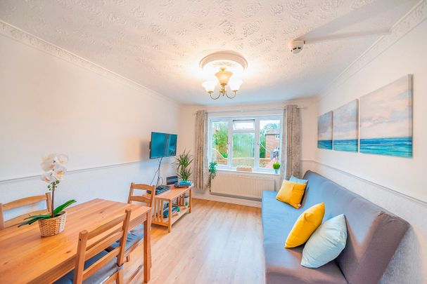 Room in a Shared House, Crossbush Road, BN2 - Photo 1