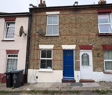 2 bedroom terraced house to rent - Photo 4