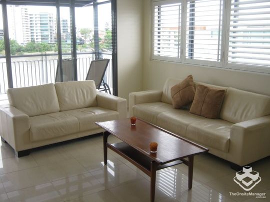 Riverfront Magnificent Spacious Unfurnished 3 BR + Apartment - Photo 1