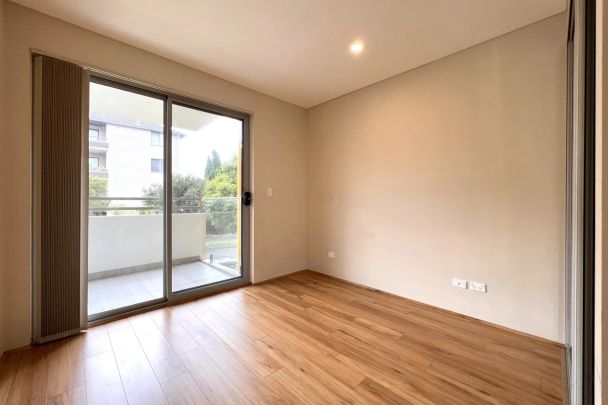 Large Modern Apartment - Photo 1