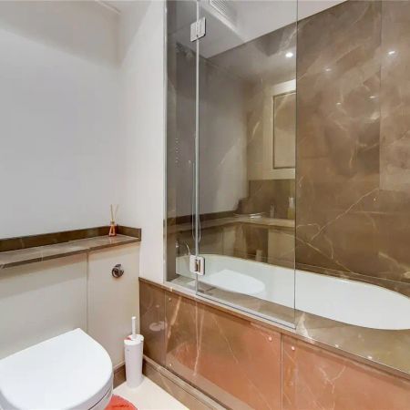 2 bedroom flat in 175 Wandsworth High Street - Photo 3