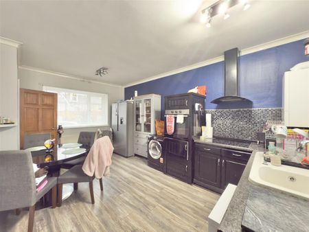 3 bedroom House To Let - Photo 5