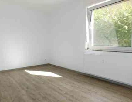 Schöne 3-Zimmerwohnung im EG mit Vinylboden zentral gelegen...! - Photo 1