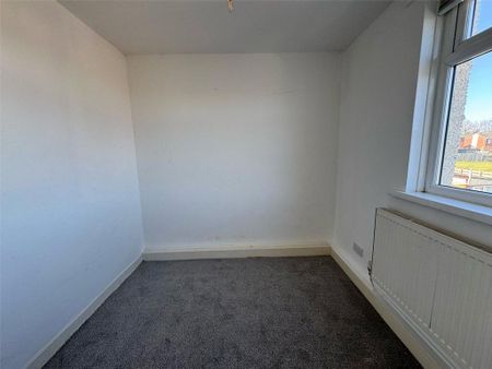 3 bedroom end of terrace house to rent - Photo 3