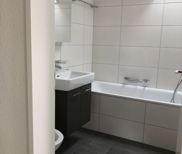 Rent a 4 ½ rooms apartment in Oberglatt - Photo 6