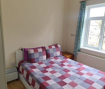 1 Bed Flat, Aldborough Road South, IG3 - Photo 3
