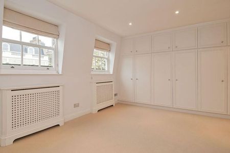 Charming family house available for rent in South Kensington SW7, featuring a spacious garden. - Photo 4