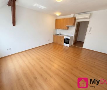 Pronájem bytu 1+kk 28 m2 - Fotografie 1