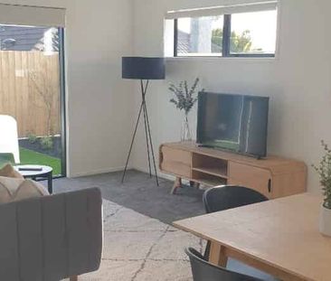 Two Bedrooms in Te Atatu Peninsula - Photo 5