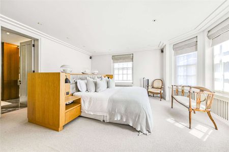 Lateral five bedroom apartment set within a prestigious block in St Johns Wood with porter and parking - Photo 5