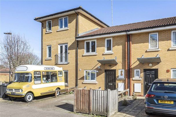 Fully renovated two bedroom house with off-street parking and private garden. - Photo 1