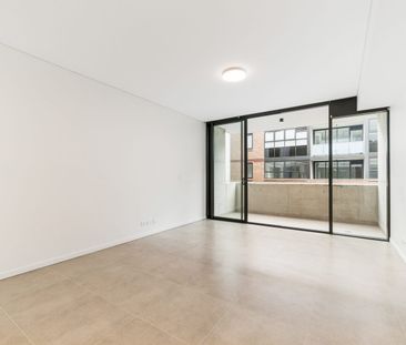 Modern 2 Bedroom + Study Apartment - Photo 1