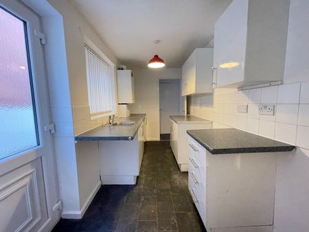 2 bedroom flat to rent - Photo 4