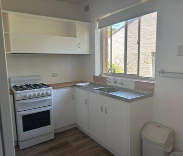 FURNISHED ONE-BEDROOM UNIT – 100M FROM UWA & BROADWAY FAIR - Photo 6