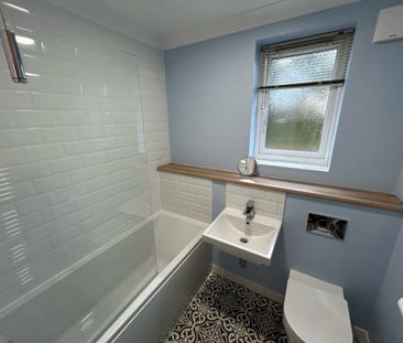 2 Bedroom Flat / Apartment - Winchester Road, Bishops Waltham - Photo 5