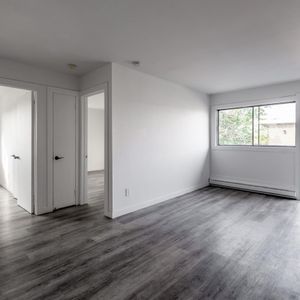 Large Sunny And Renovated 2 Bedroom Apartment - Saint Leonard - 6965 Rue De Choisy, Montréal - Photo 2