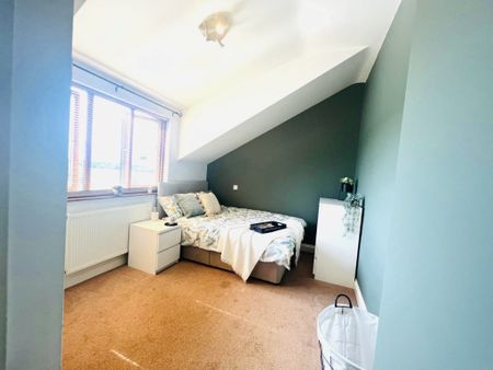 BEDROOM 4 – FURNISHED LARGE DOUBLE - Photo 5