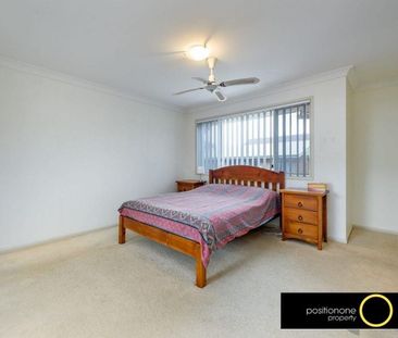Spacious Two-Bedroom Townhouse Just Moments from the Broadwater - Photo 3