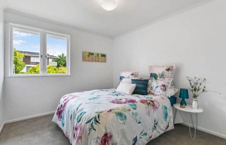 Sunny 3-Bedroom Home in Sunnynook - Photo 4