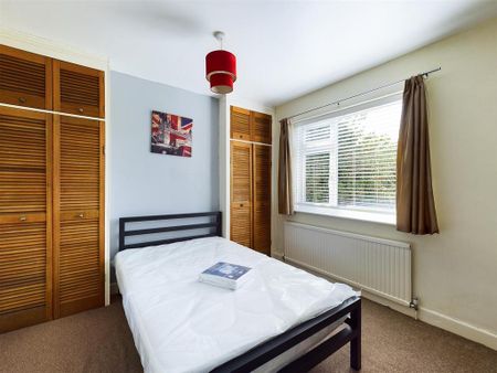 4 bedroom semi-detached house to rent - Photo 2