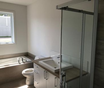 Vaste 4 1/2 de 1200 p2 à louer dans le Vieux Terrebonne - Photo 3