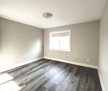 For Lease - 164 Penetanguishene Road Unit# MAIN & 2nd, Barrie, Ontario - Photo 4