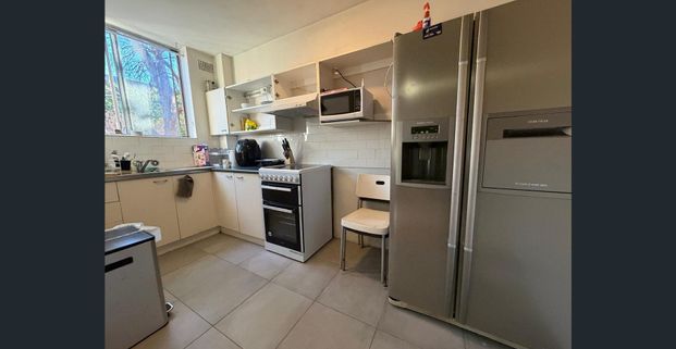 Modern & Fully Furnished One-Bedroom Apartment – Steps from West Ryde Train Station - Photo 1