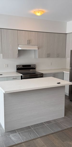 For Lease - 33 Turnberry Lane, Barrie, Ontario - Photo 1