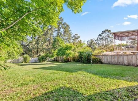 Charming Three Bedroom Family Home for Lease! - Photo 2